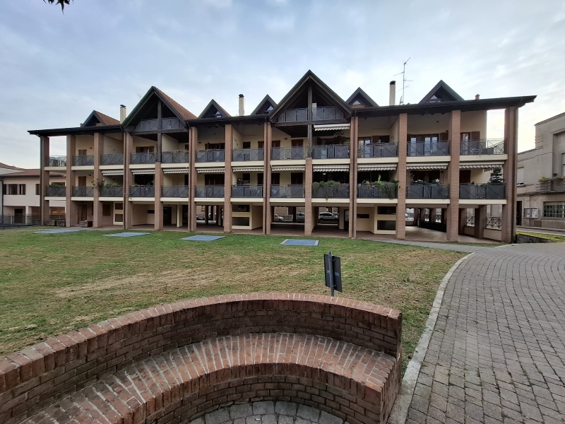 Monolocale arredato in affitto a Macherio