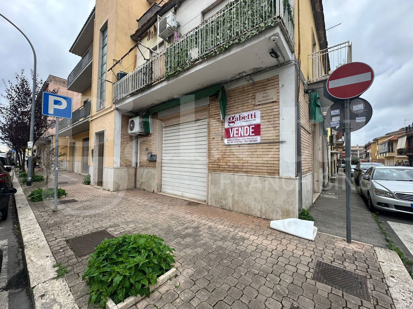 Negozio in vendita a Aprilia