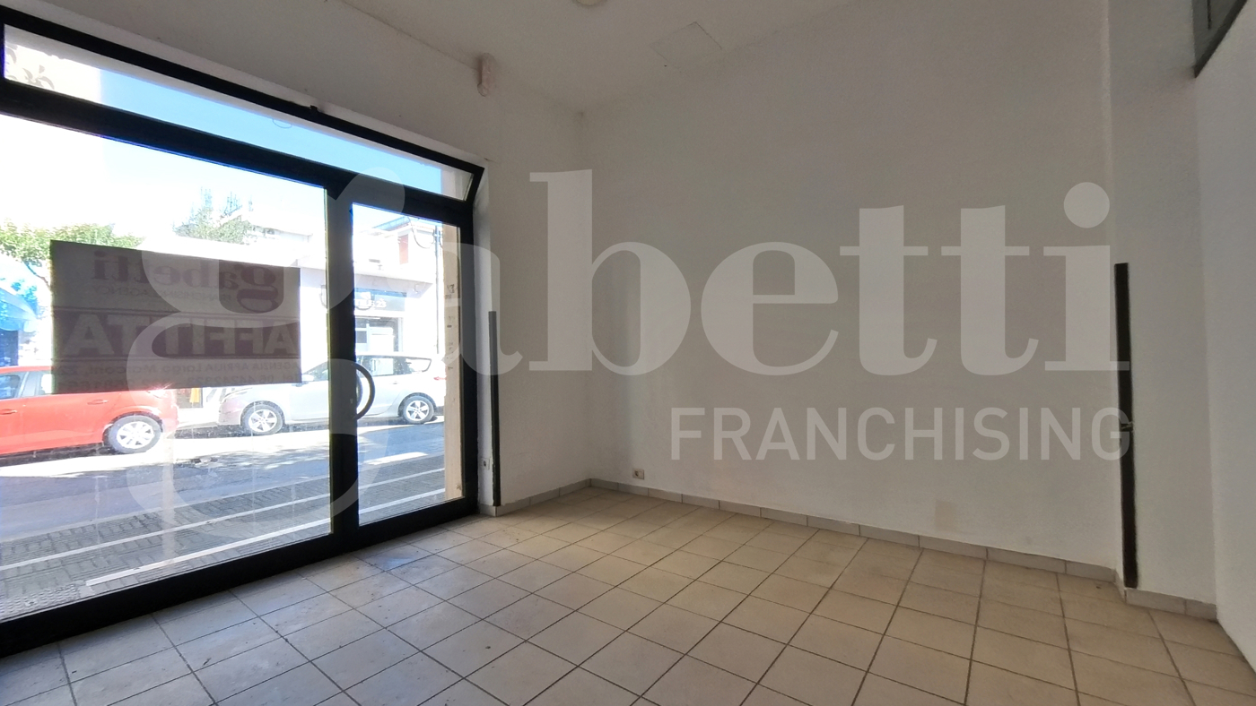 Negozio in affitto a Aprilia