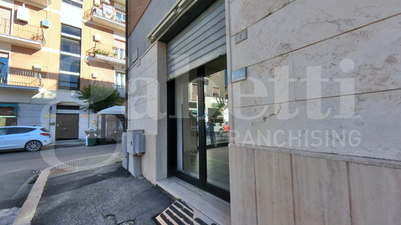 Negozio in affitto a Aprilia