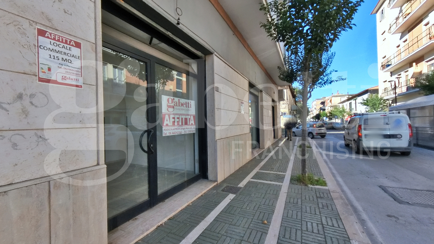 Negozio in affitto a Aprilia