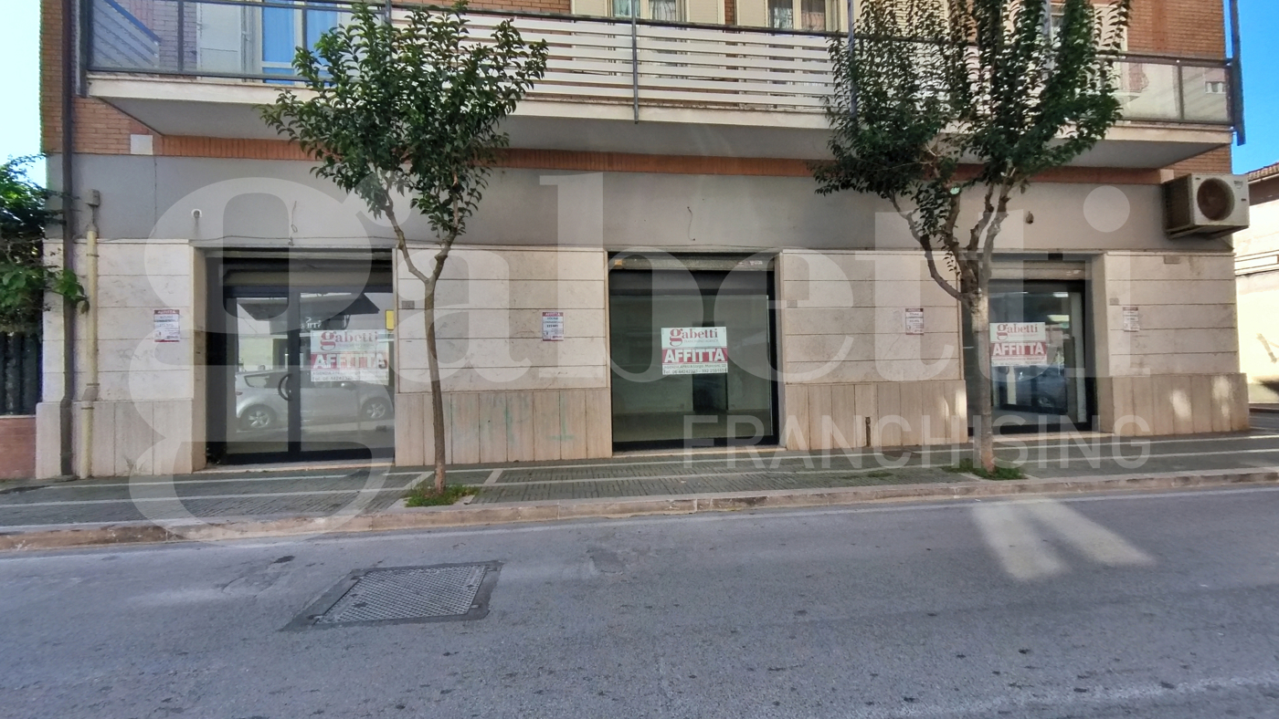 Negozio in affitto a Aprilia