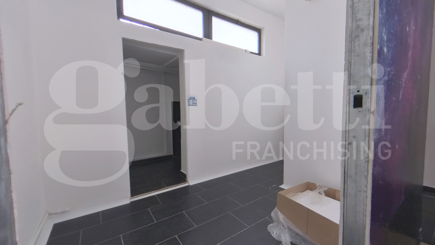 Negozio in affitto a Aprilia