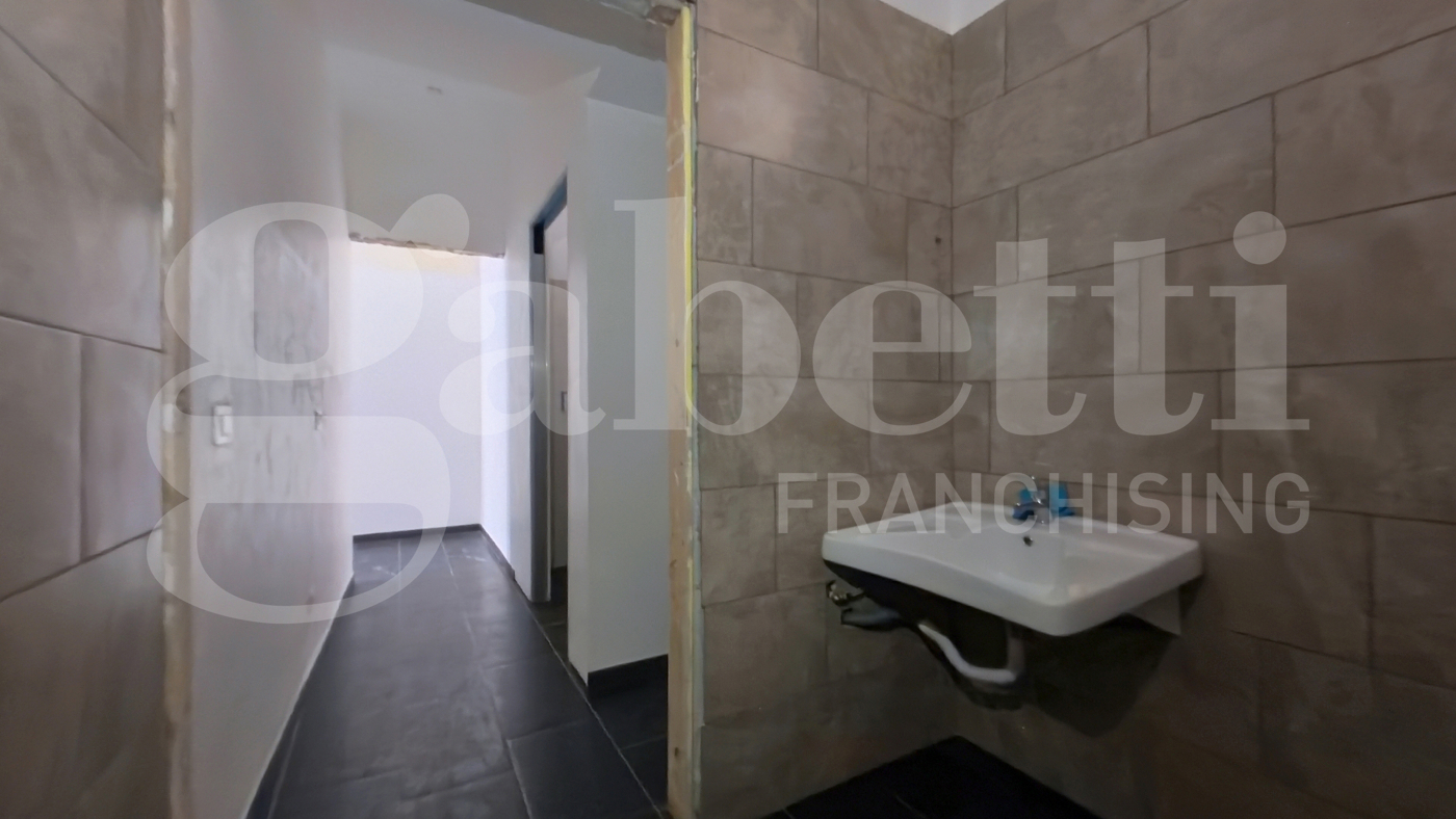 Negozio in affitto a Aprilia