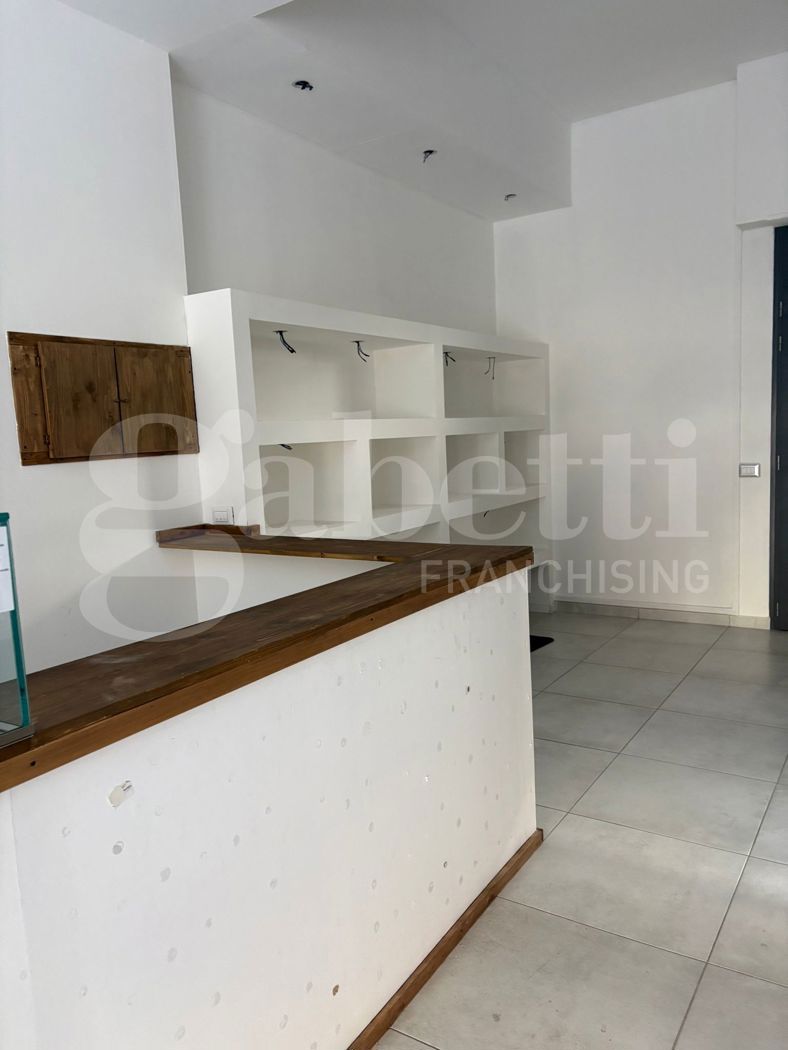 Negozio in affitto a Aprilia