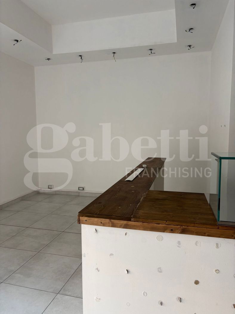 Negozio in affitto a Aprilia