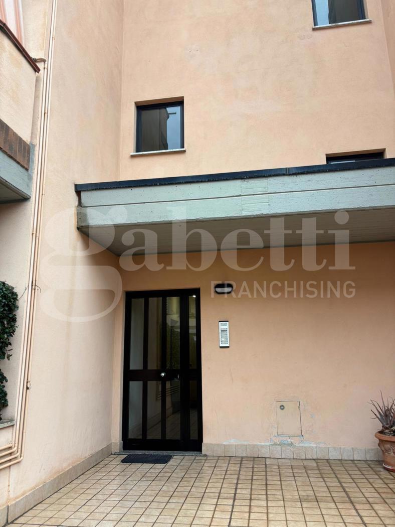 Trilocale arredato in affitto a Aprilia