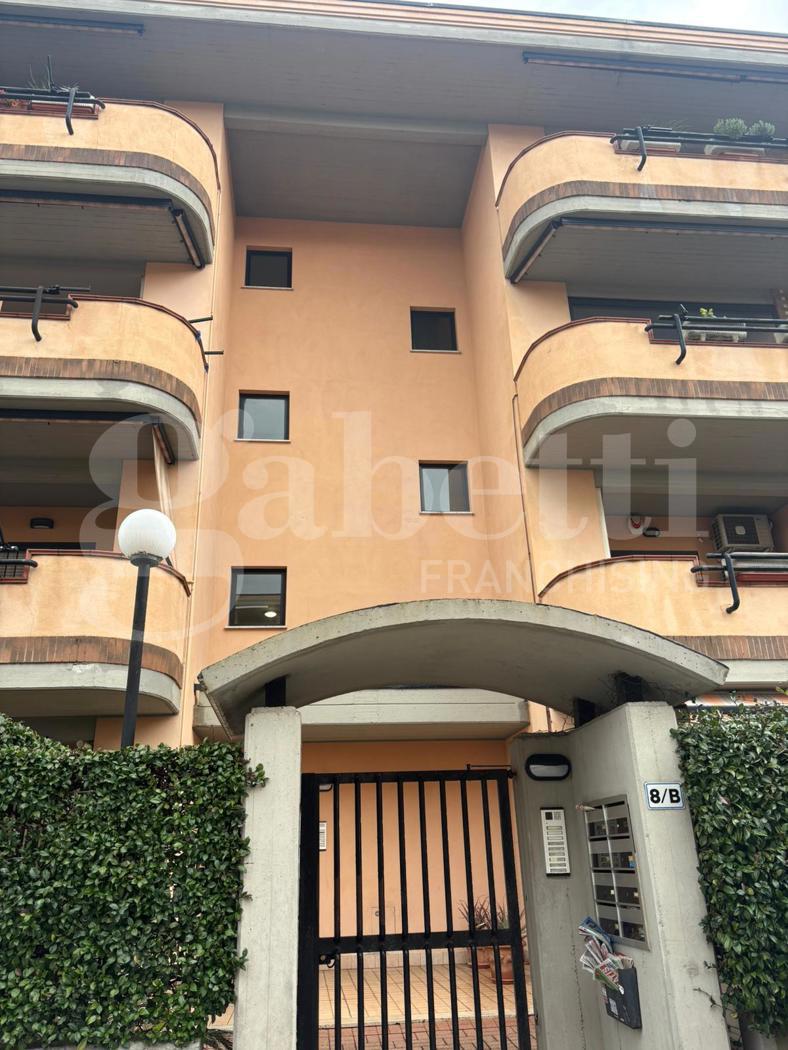 Trilocale arredato in affitto a Aprilia