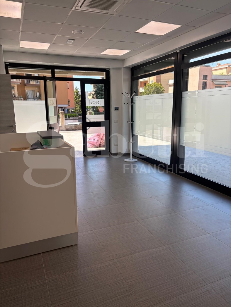 Negozio in affitto a Aprilia