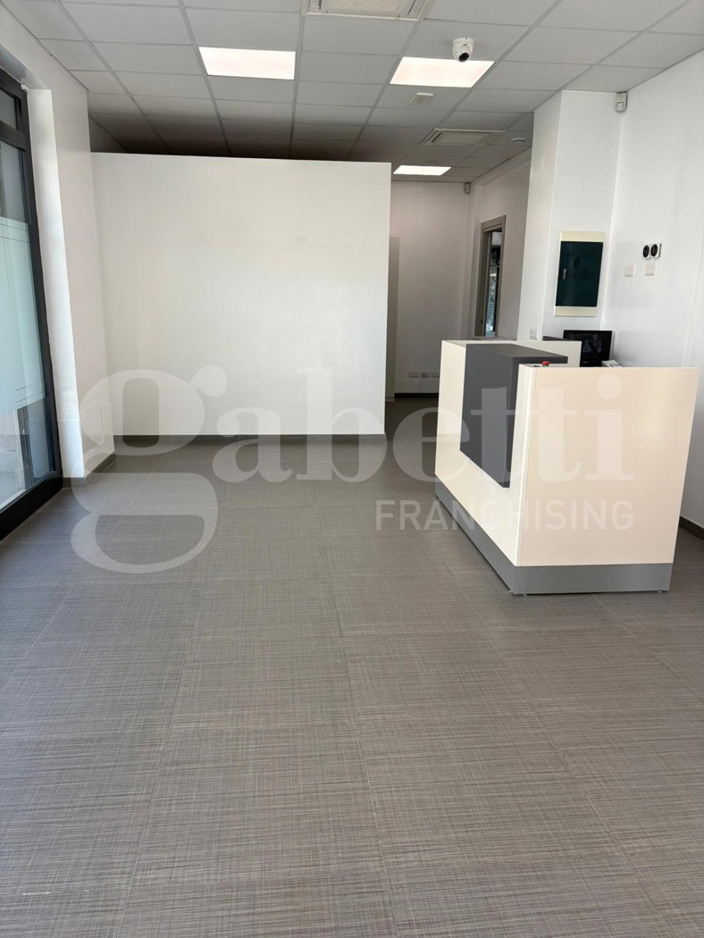 Negozio in affitto a Aprilia