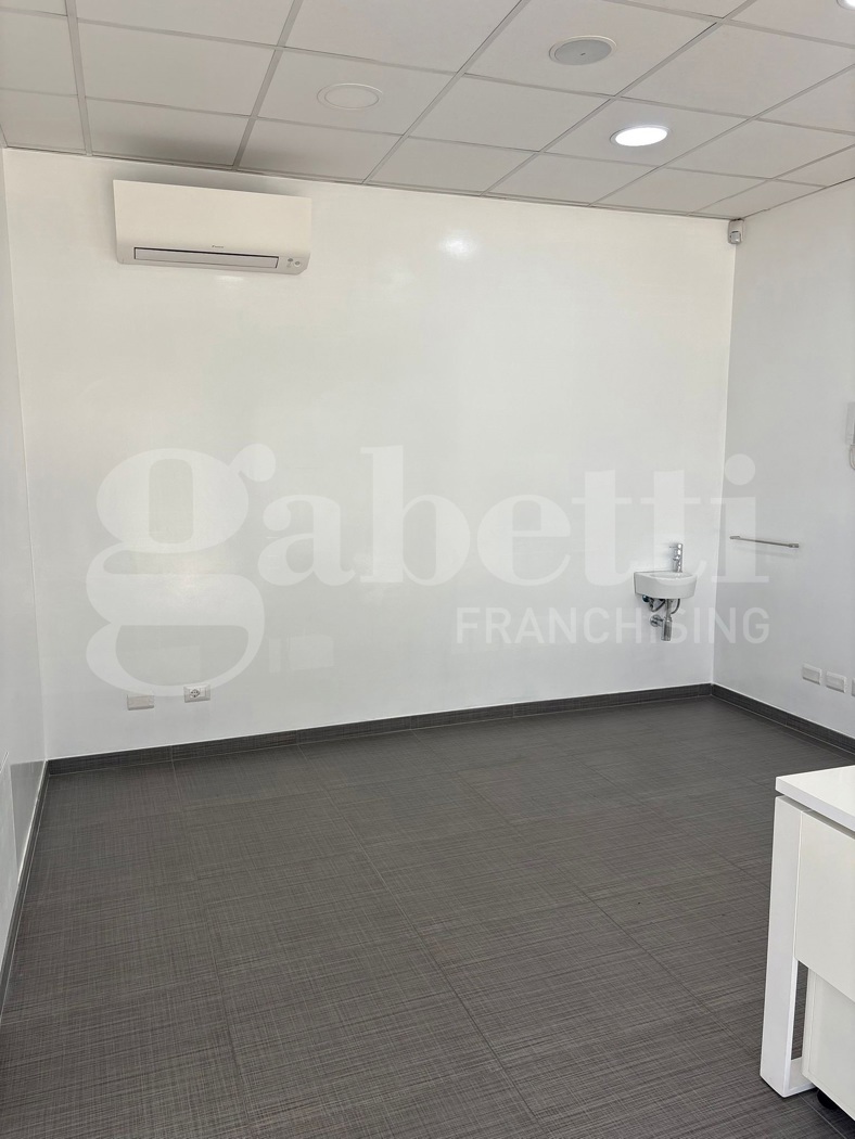 Negozio in affitto a Aprilia