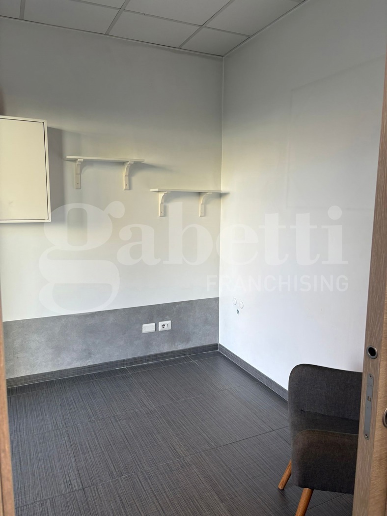 Negozio in affitto a Aprilia