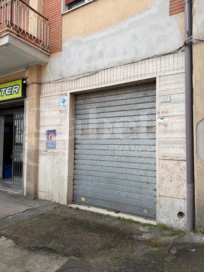 Box/Garage 48mq in vendita a Aprilia
