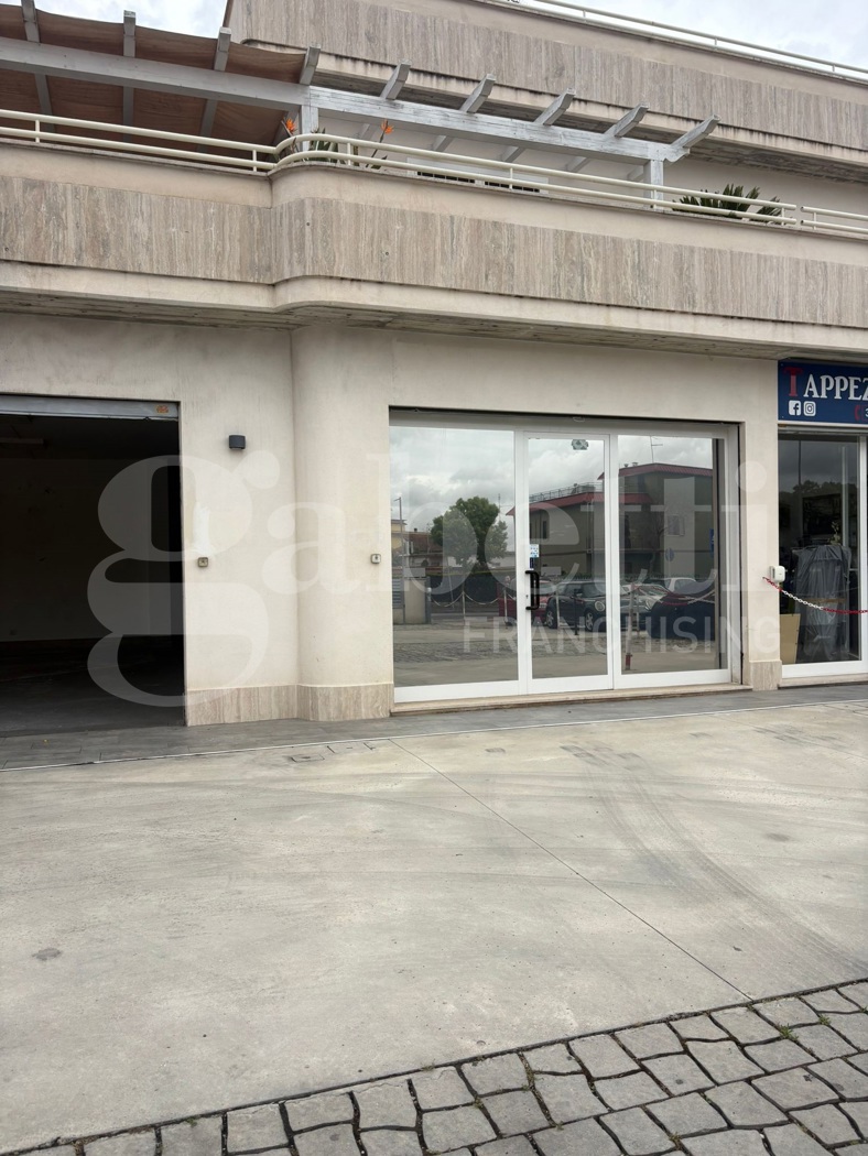 Negozio in affitto a Aprilia