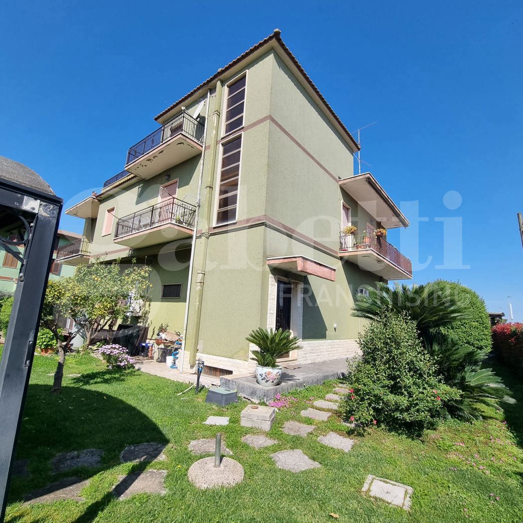 Stabile/Palazzo in vendita a Aprilia