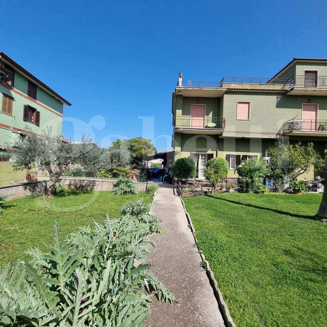 Stabile/Palazzo in vendita a Aprilia