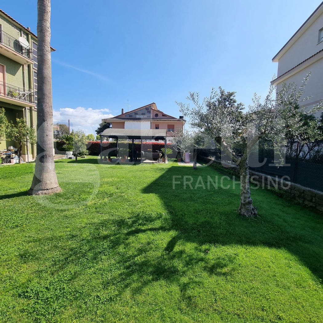 Stabile/Palazzo in vendita a Aprilia