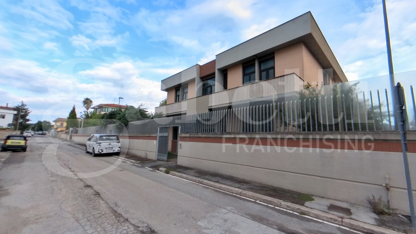Stabile/Palazzo in vendita a Aprilia