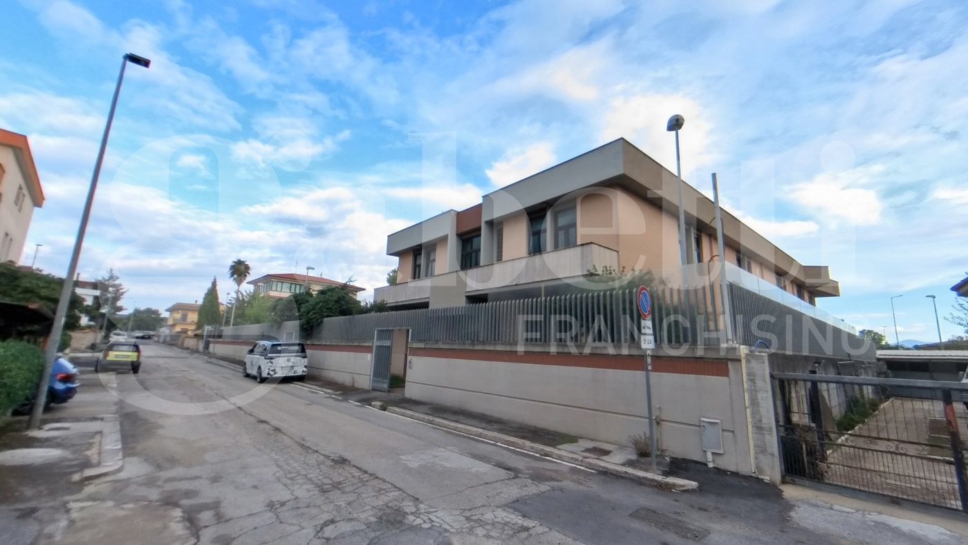 Stabile/Palazzo in vendita a Aprilia