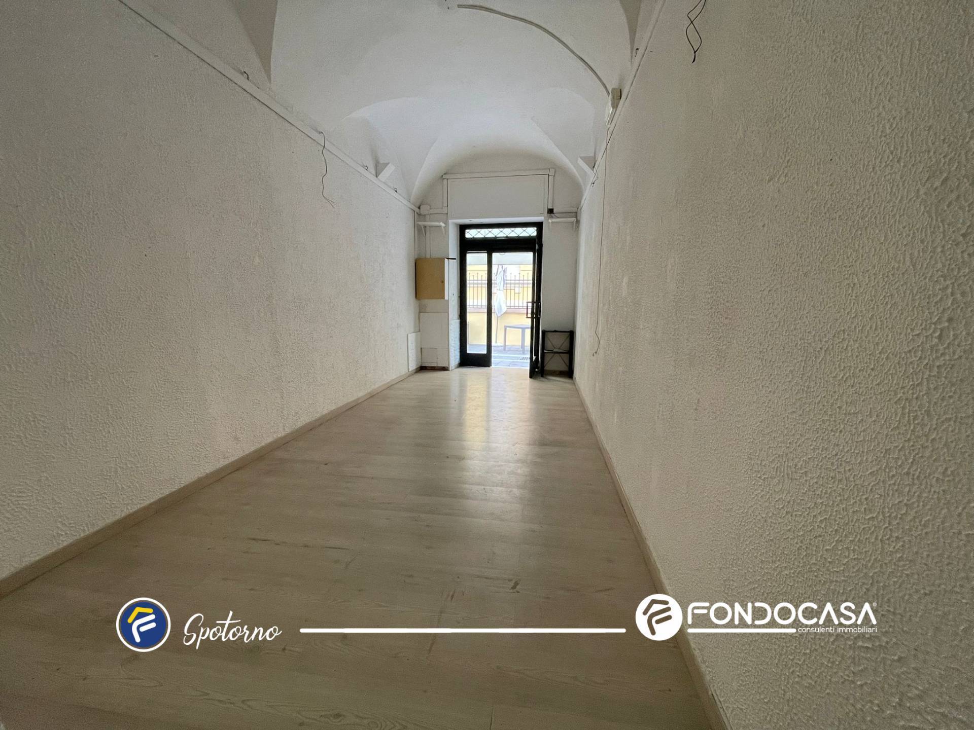 Locale commerciale in affitto a Spotorno