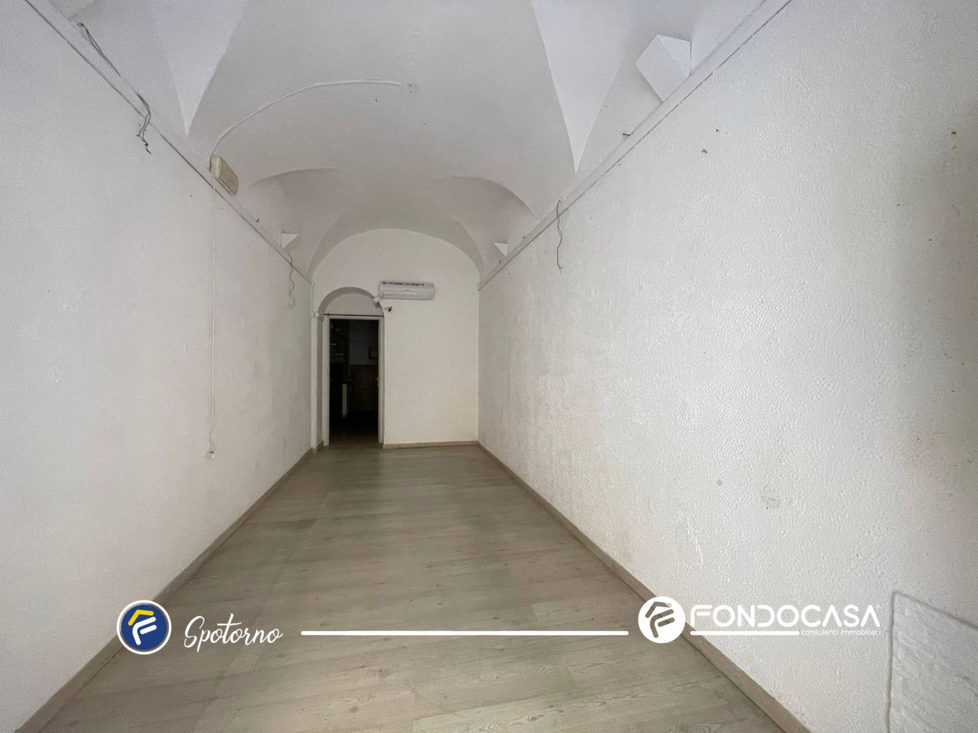 Locale commerciale in affitto a Spotorno