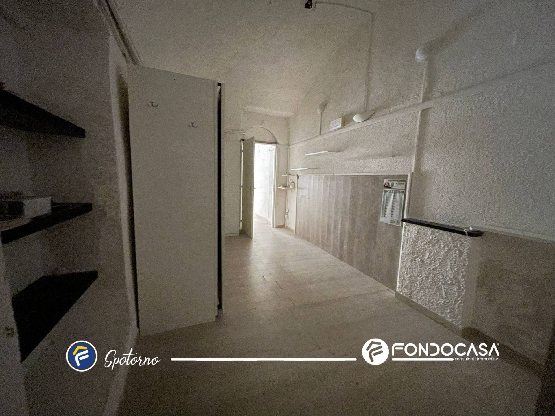 Locale commerciale in affitto a Spotorno