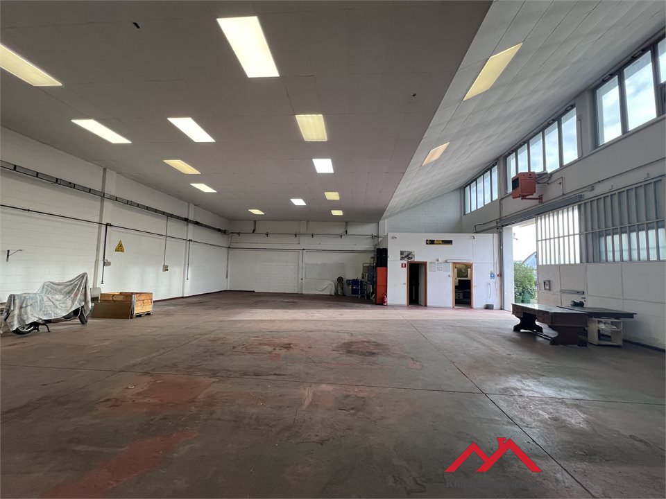 Capannone in vendita a Cernusco sul Naviglio