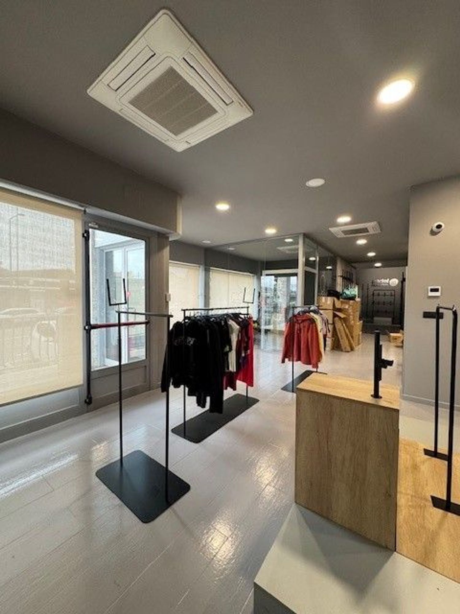 Locale commerciale in affitto in via montebello 1, Moncalieri