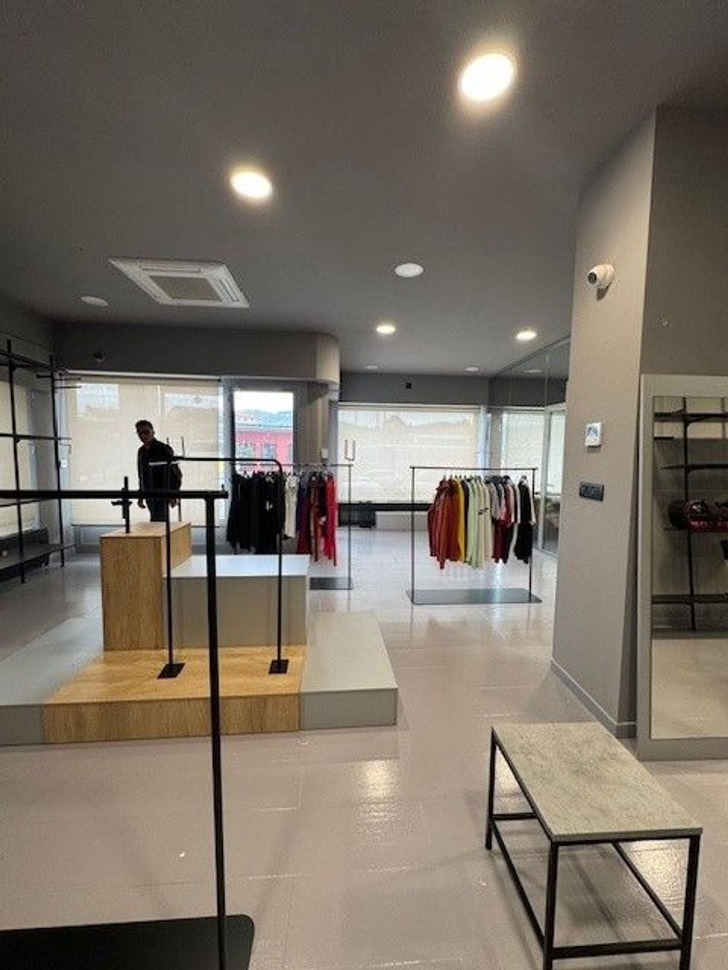 Locale commerciale in affitto in via montebello 1, Moncalieri