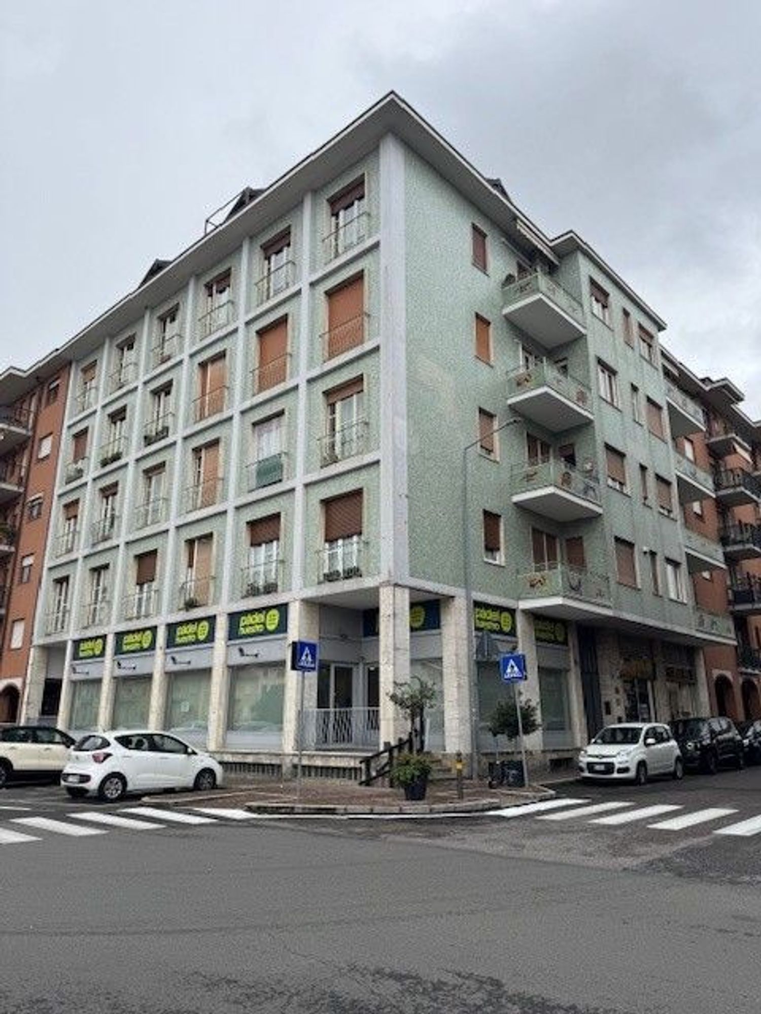 Locale commerciale in vendita in via montebello 1, Moncalieri