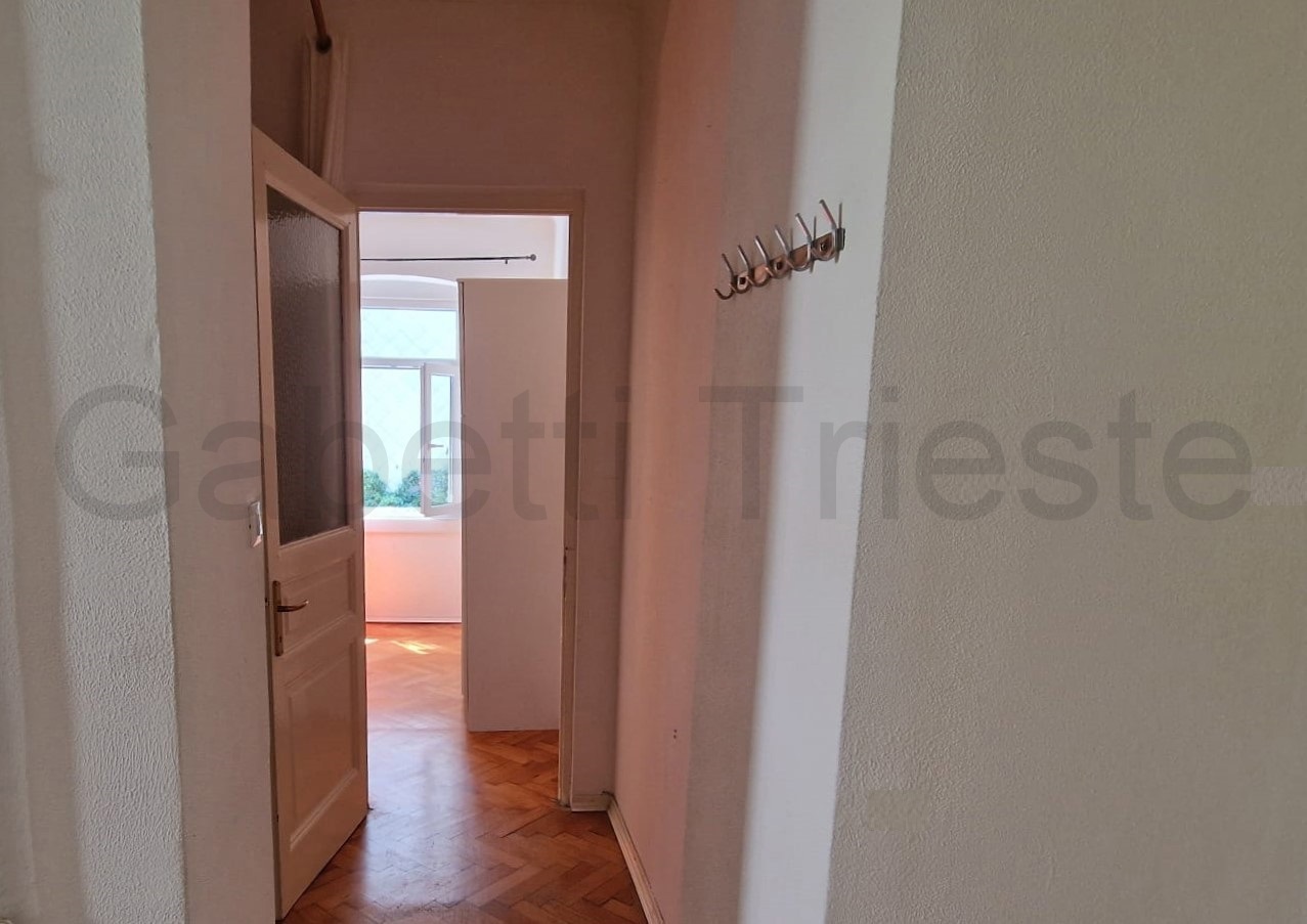 Bilocale da ristrutturare a Trieste