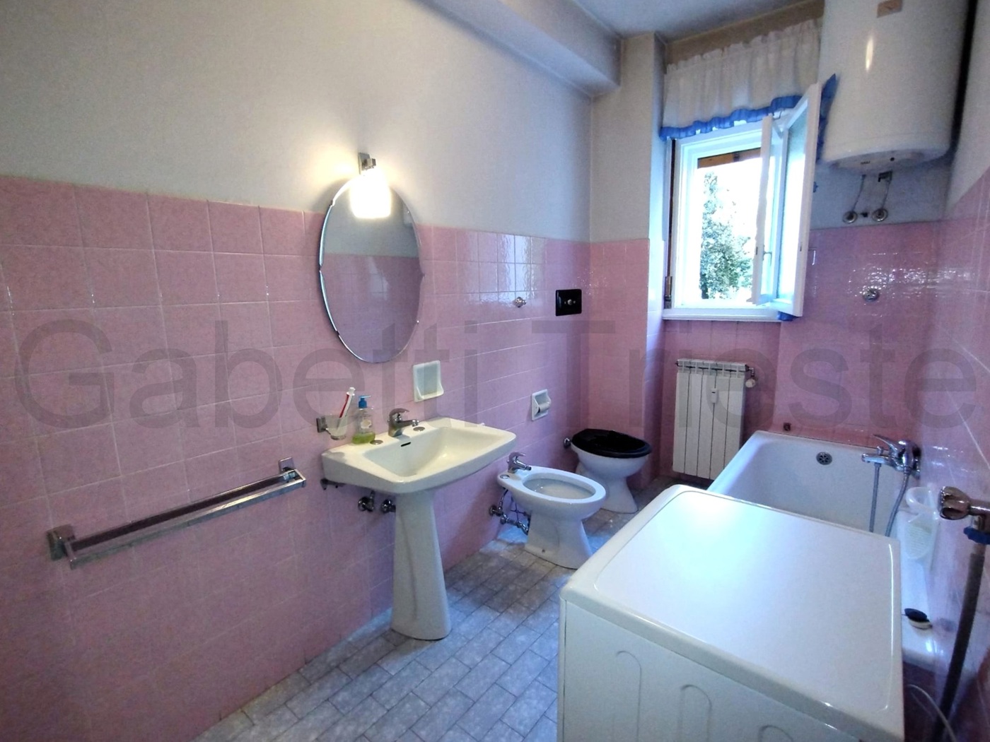 Trilocale arredato in affitto a Trieste