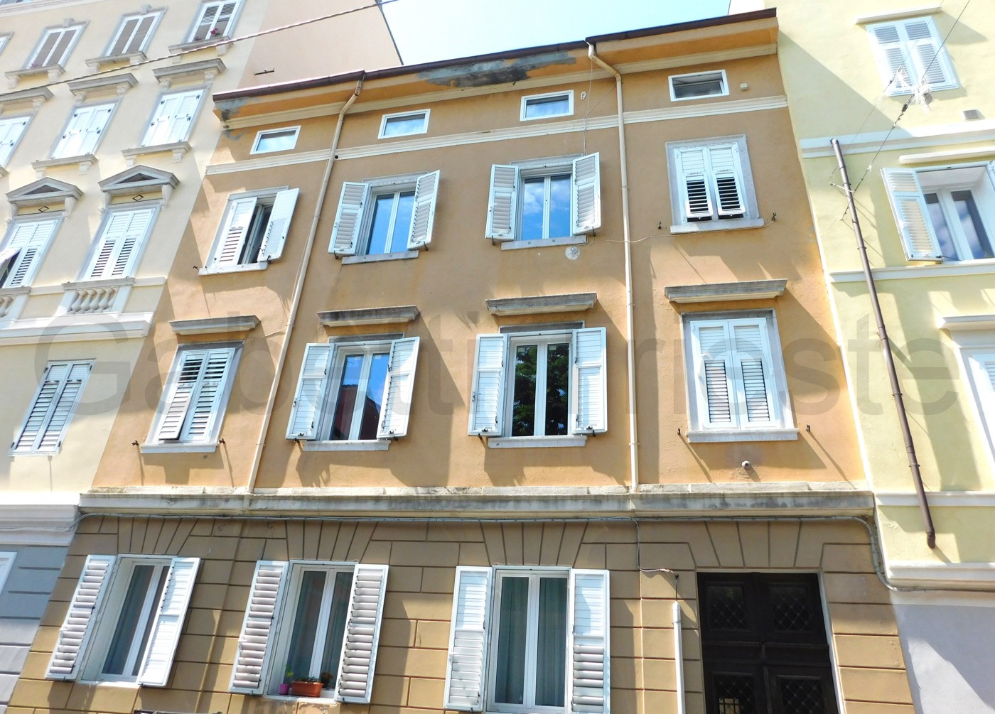 Bilocale arredato in affitto a Trieste