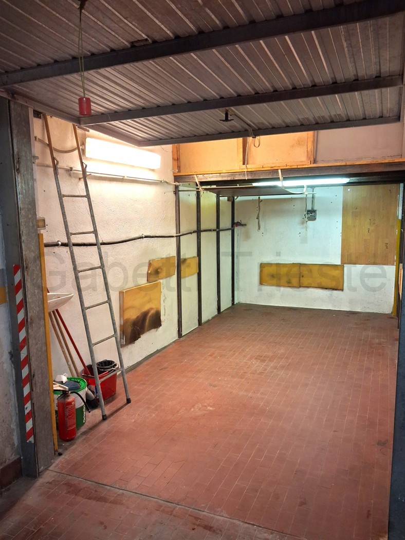Box/Garage 15mq in vendita a Trieste