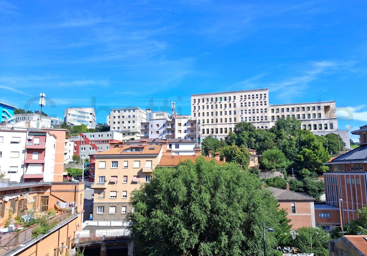Quadrilocale arredato in affitto a Trieste