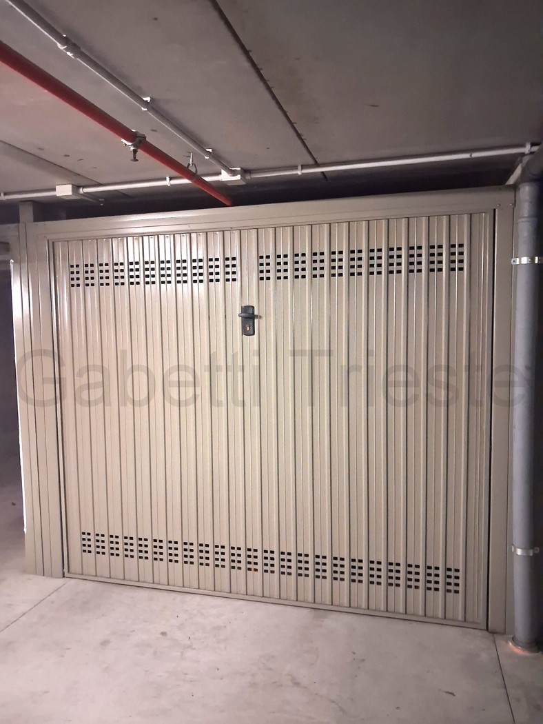 Box/Garage 14mq in vendita a Trieste