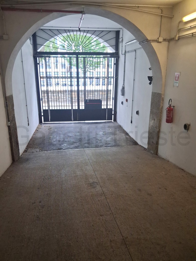 Box/Garage 14mq in vendita a Trieste