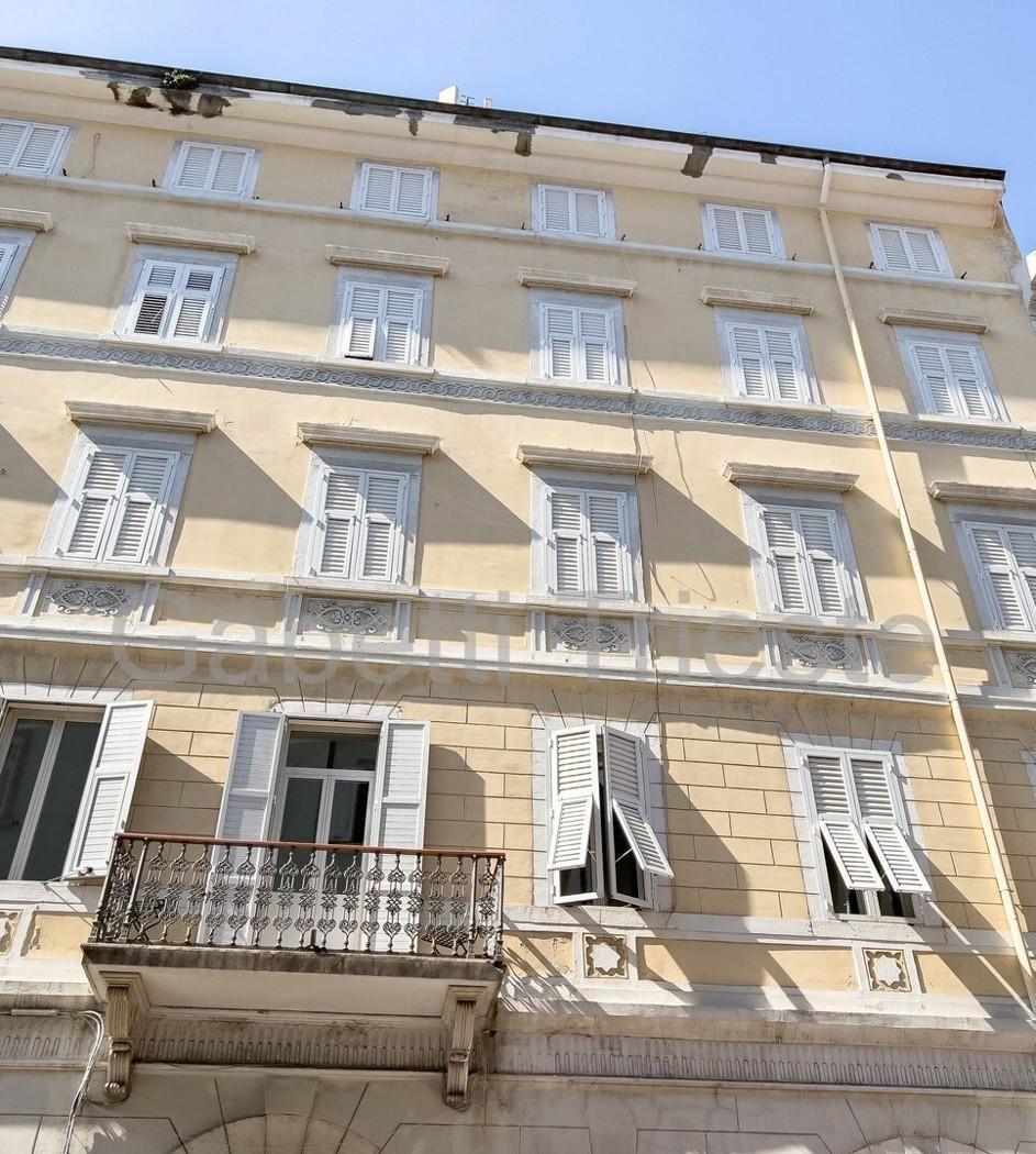 Quadrilocale da ristrutturare a Trieste