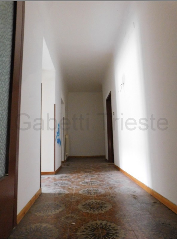 Quadrilocale da ristrutturare a Trieste