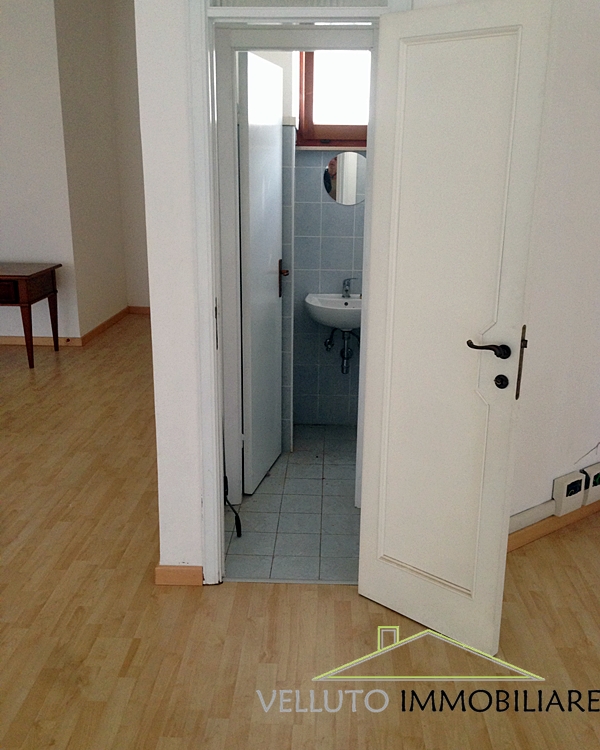 Locale commerciale in vendita a Senigallia, Centro-Mare