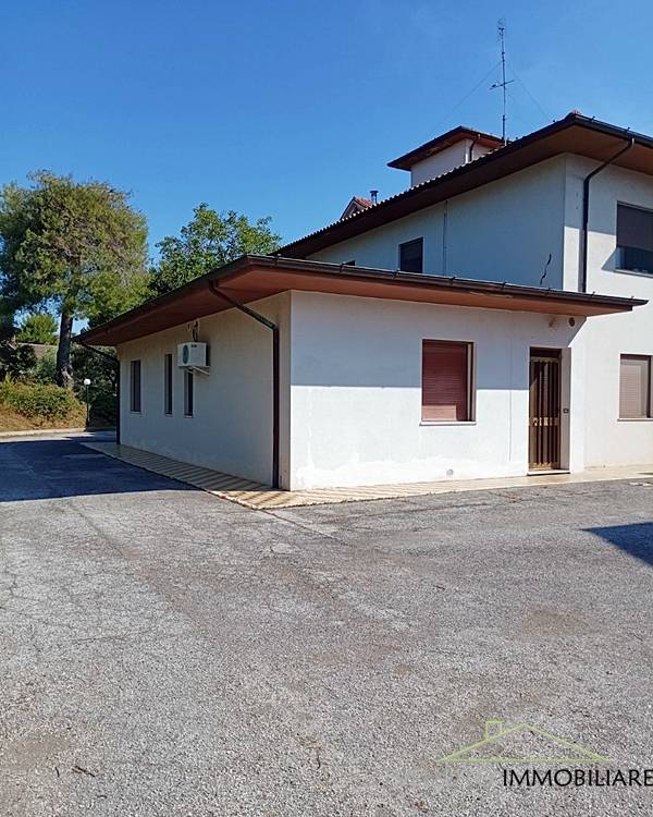 Appartamento ingresso indipendente in vendita a Ostra, Casine