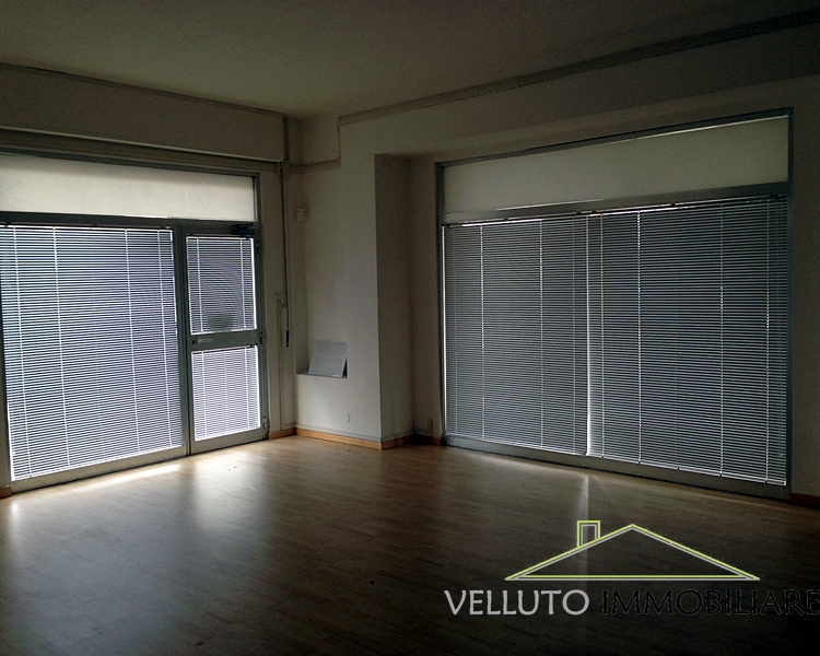 Locale commerciale in vendita a Senigallia, Centro-Mare