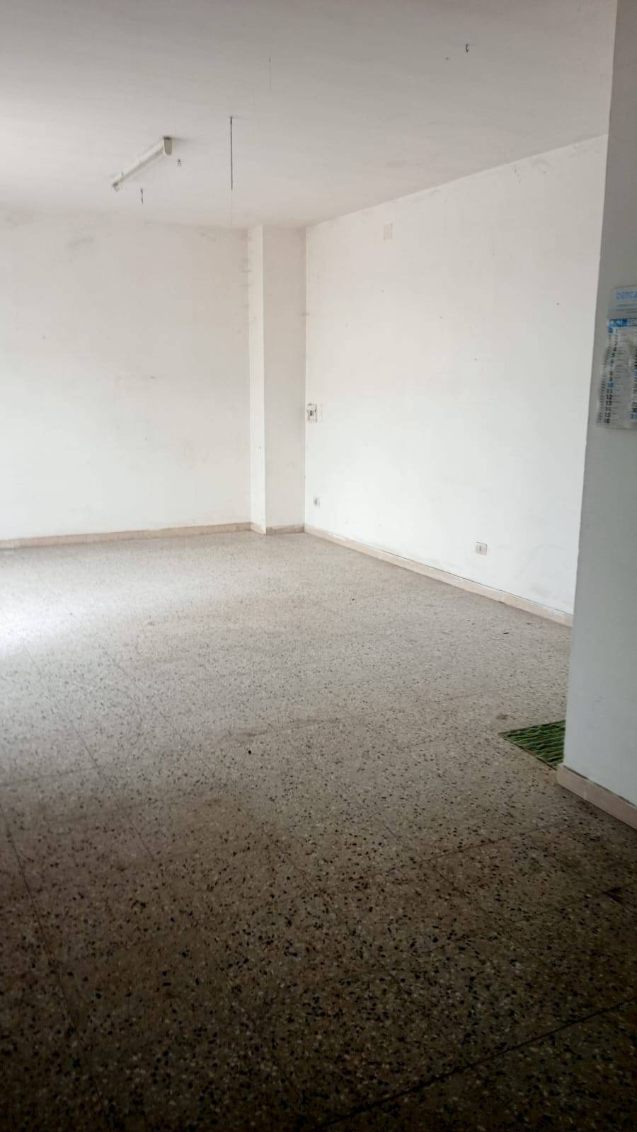 Locale commerciale in vendita a Cerreto d'Esi