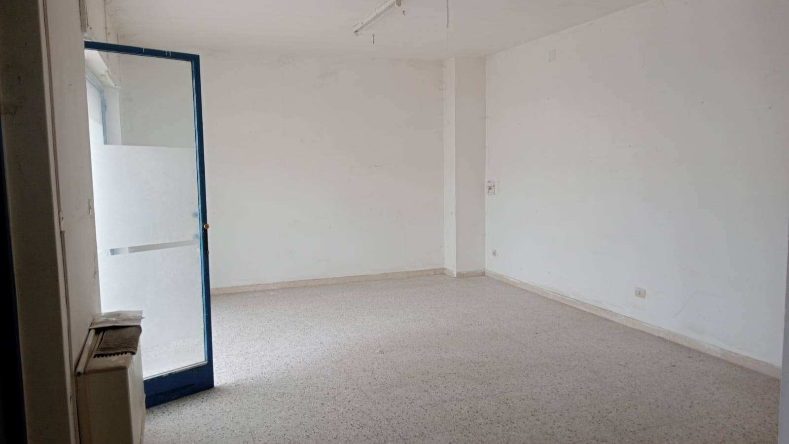 Locale commerciale in vendita a Cerreto d'Esi