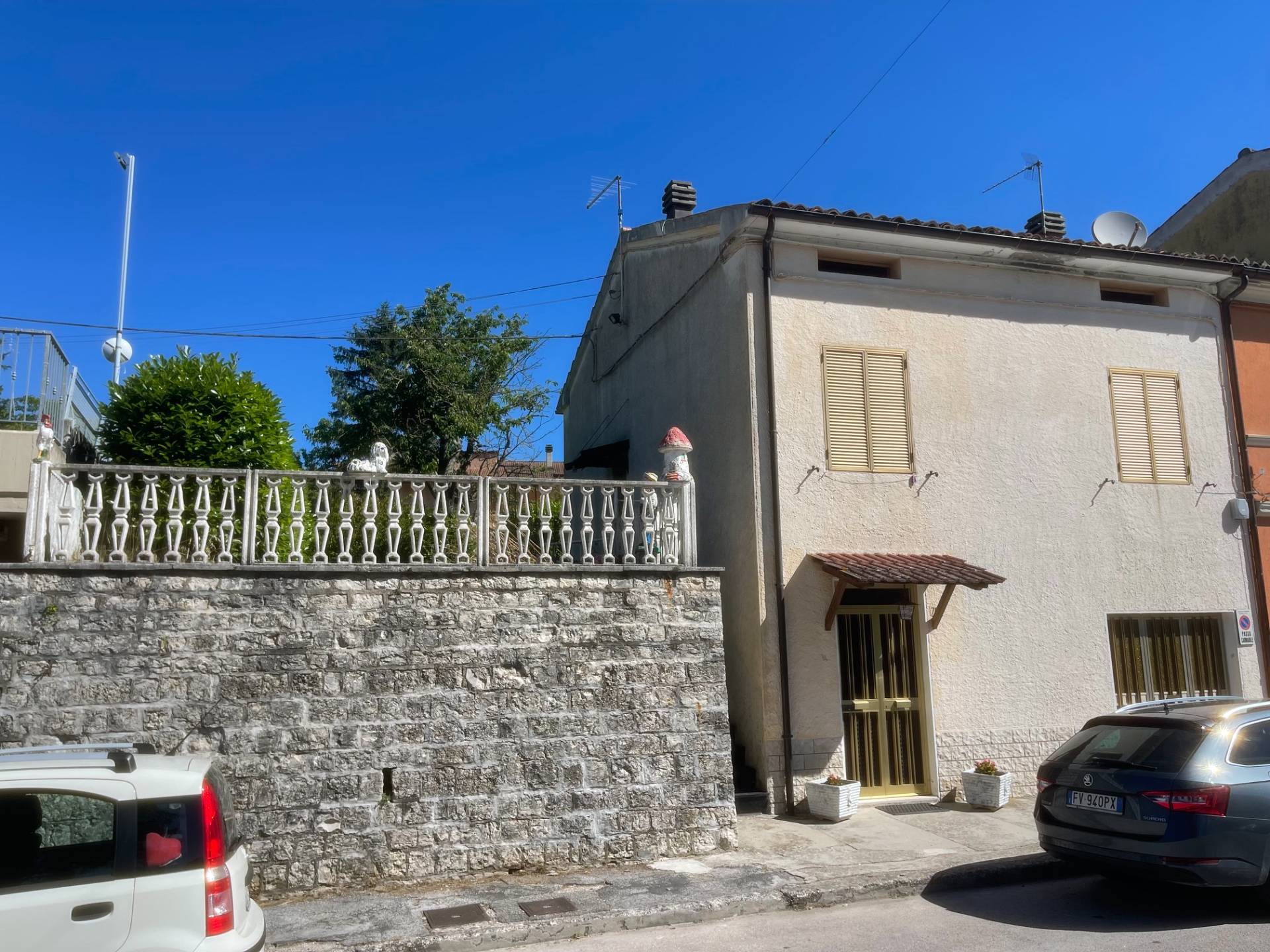 Ingresso autonomo in vendita a Fabriano, Cancelli