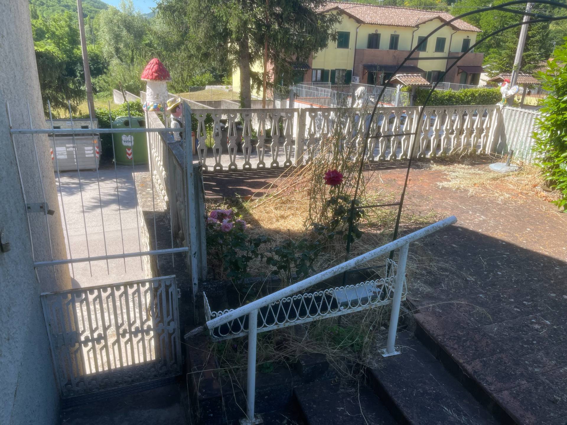 Ingresso autonomo in vendita a Fabriano, Cancelli