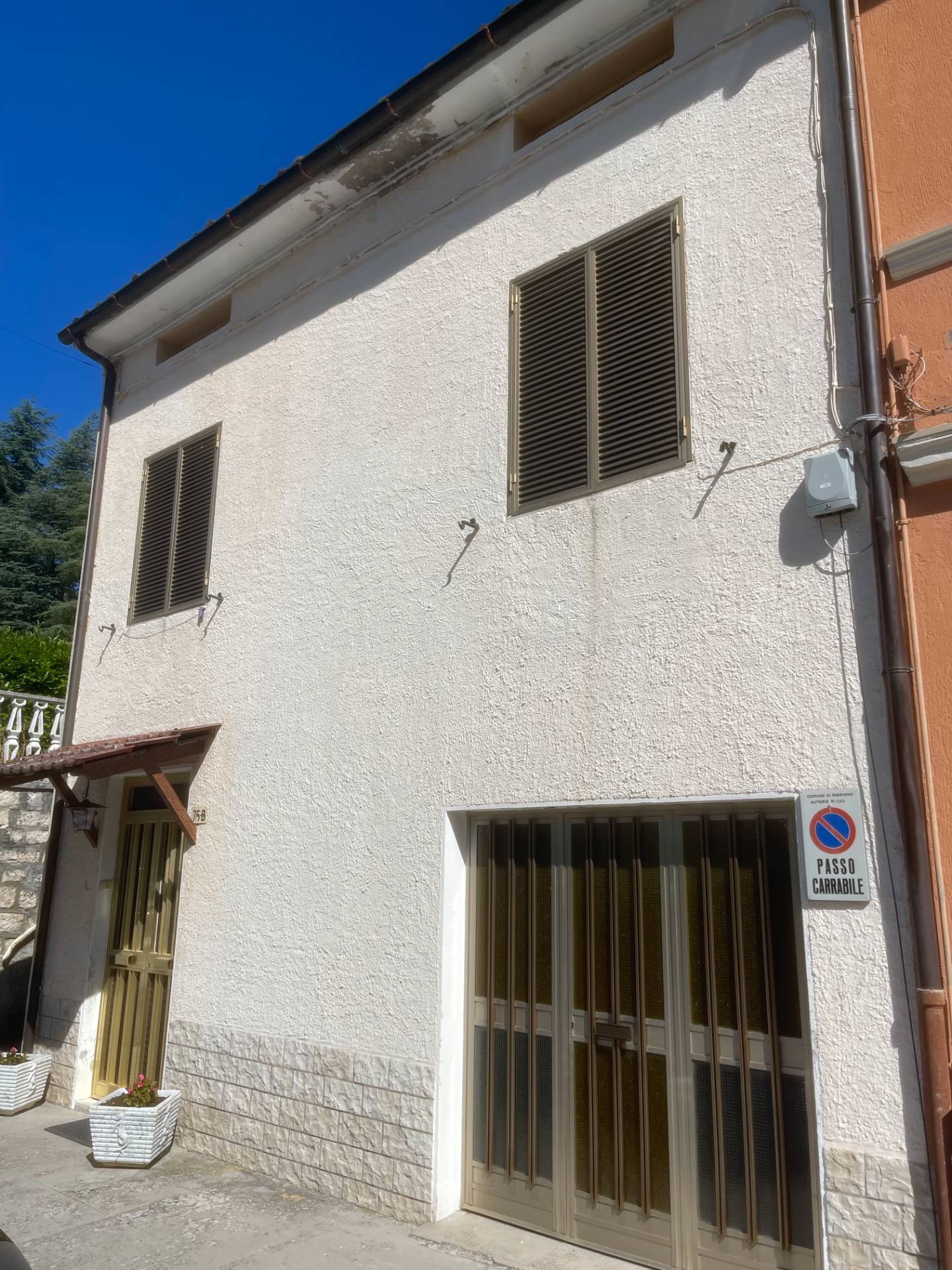 Ingresso autonomo in vendita a Fabriano, Cancelli