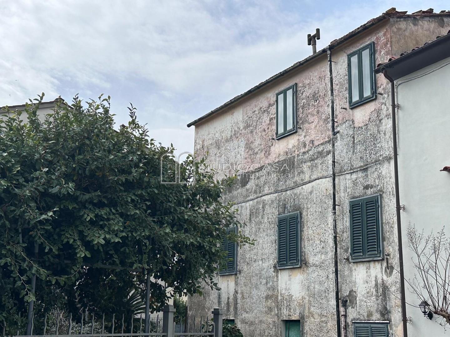 Casa indipendente con giardino, Calci la corte
