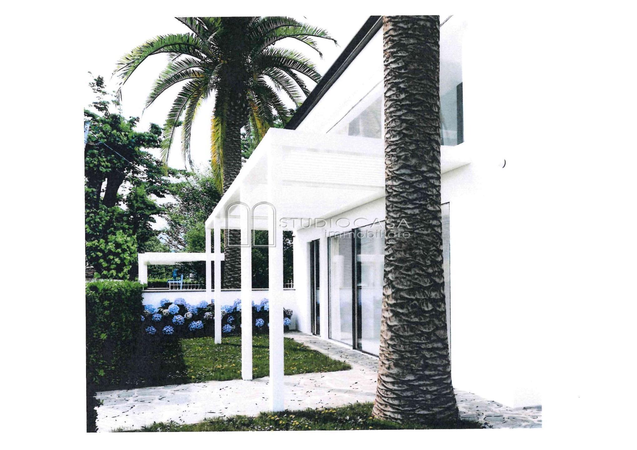 Villa con giardino a Forte dei Marmi