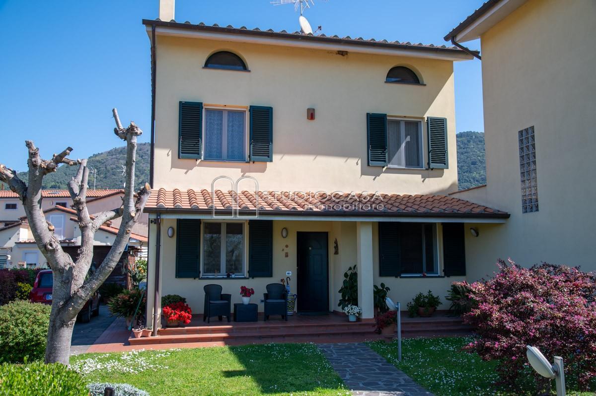 Villa con giardino a San Giuliano Terme
